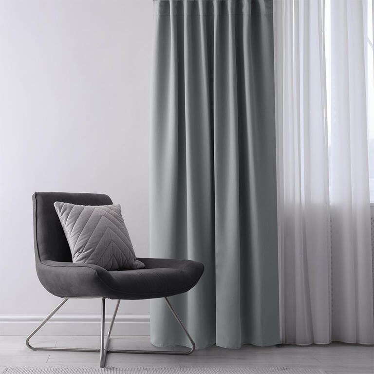 Zasłona zaciemniająca blackout RESTILO srebrna 140 x 245 cm