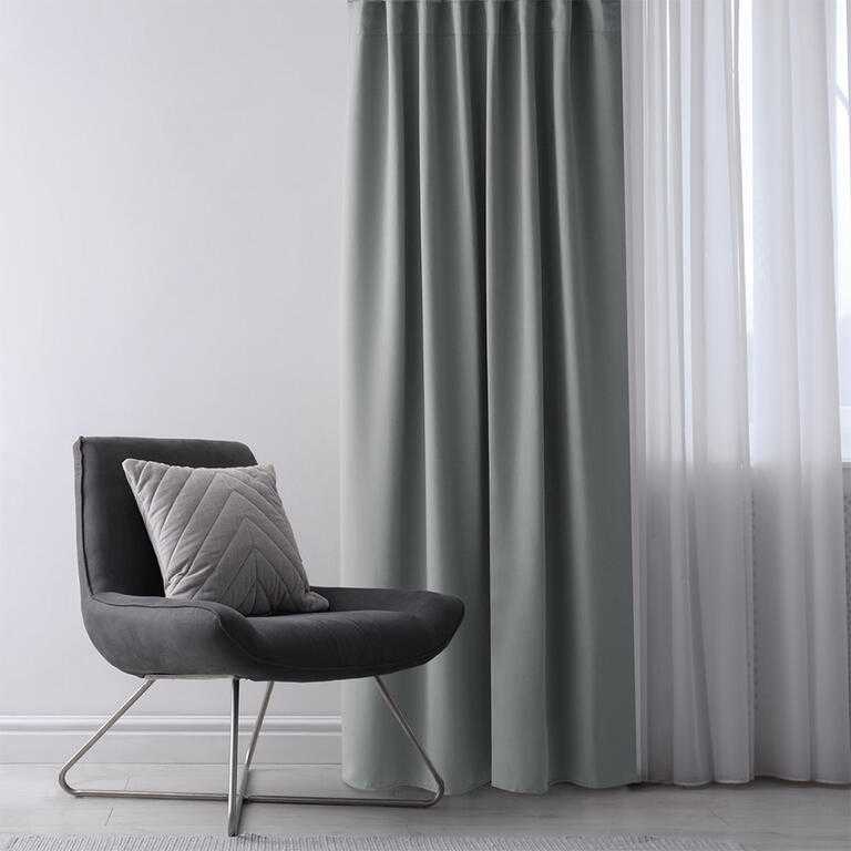 Zasłona zaciemniająca blackout RESTILO srebrna 140 x 245 cm